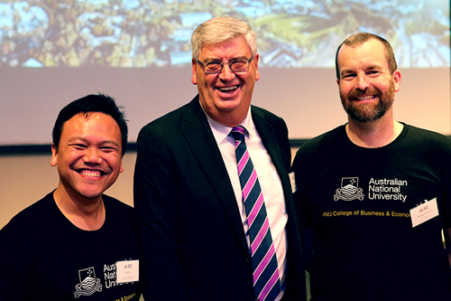  CBE Associate Dean Vinh Lu, Rod Jackson and CBE Dean Steven Roberts.